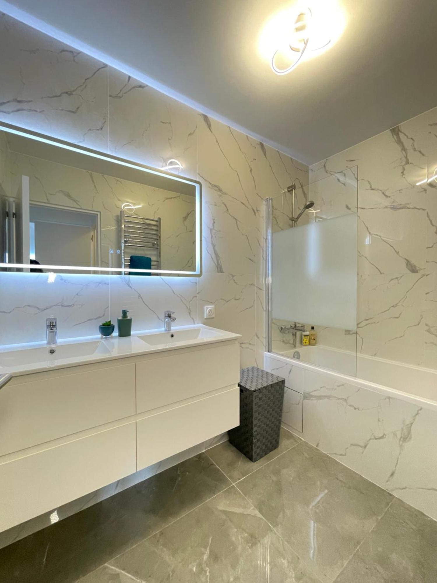 Paris Pantin Magnifique Appartement 4 Pieces De 108M2 Avec 2 Parking Interieur - Tres Cosy Pour 1 A 12 Personnes - Entierement Refait A Neuf Entire Apartment Luxurious And Warm - Pantin Paris 19 Eme Free Wifi Gratuit Kültér fotó