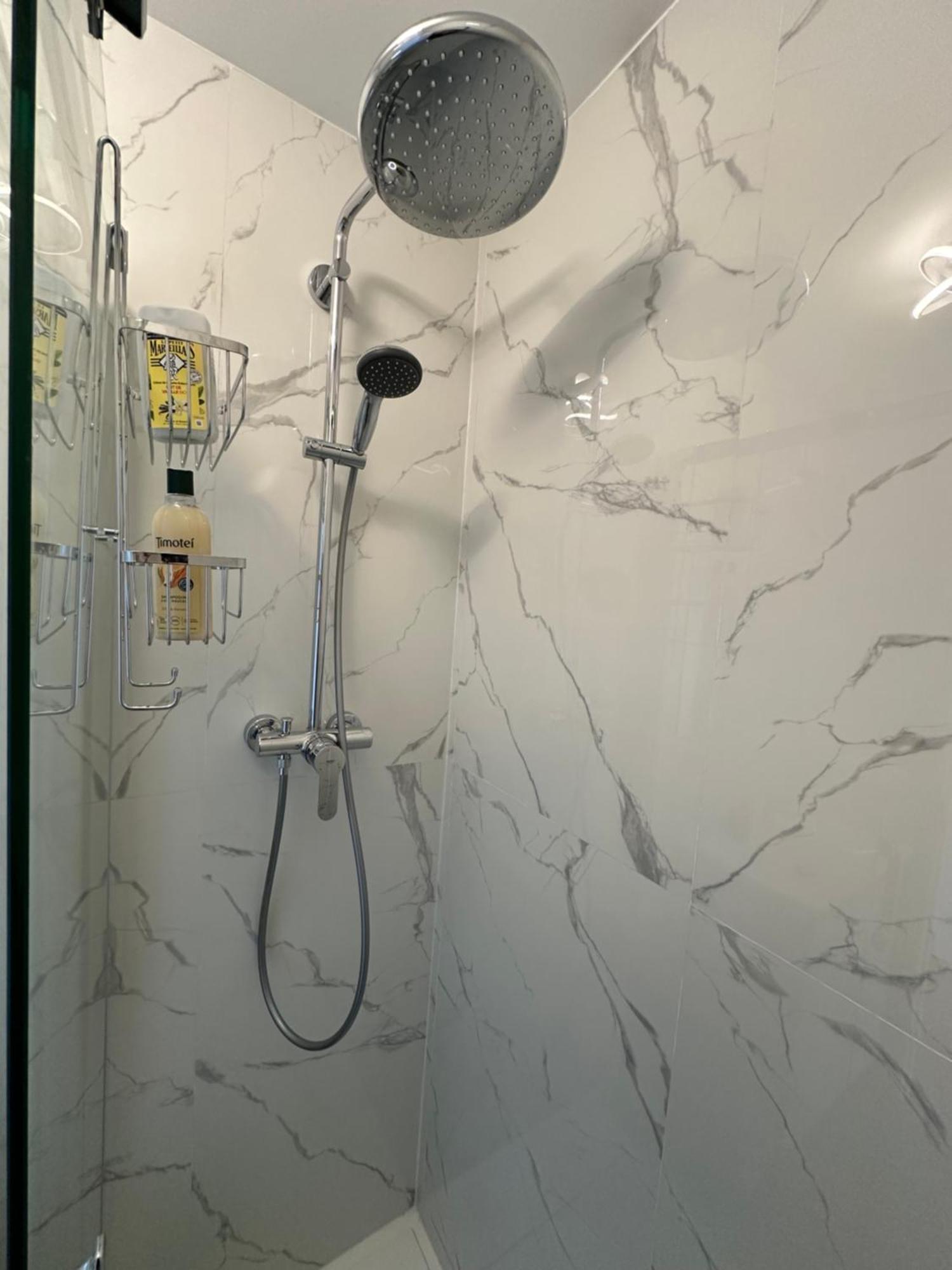 Paris Pantin Magnifique Appartement 4 Pieces De 108M2 Avec 2 Parking Interieur - Tres Cosy Pour 1 A 12 Personnes - Entierement Refait A Neuf Entire Apartment Luxurious And Warm - Pantin Paris 19 Eme Free Wifi Gratuit Kültér fotó